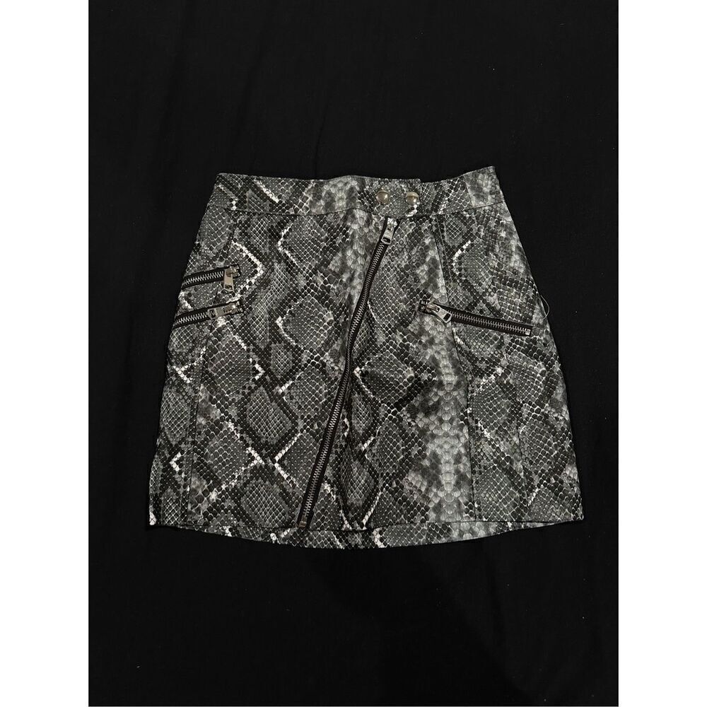 Women’s skirt snake print size XS